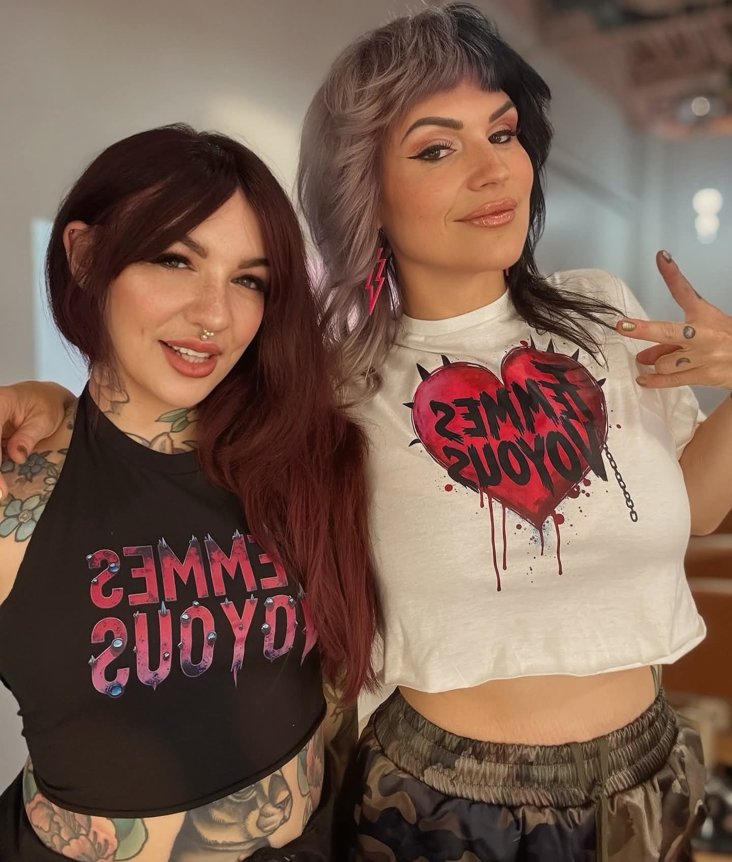 The two lead singers of Femmes Voyous posing together